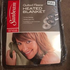 Nwt heated blanket